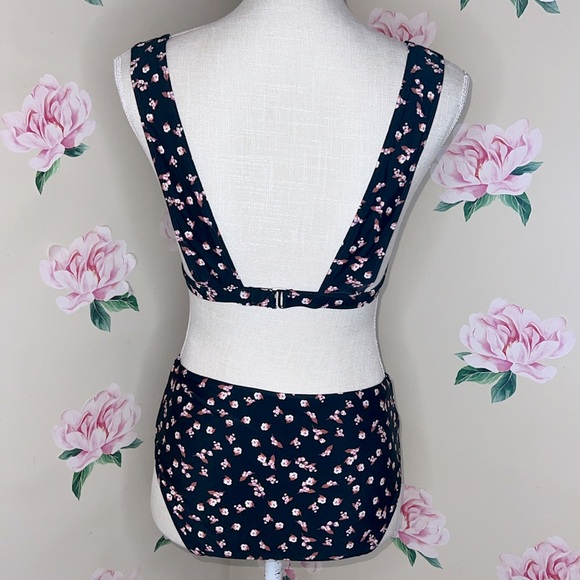 Gianni Bini Swimsuit 2-piece - Picture 4 of 8